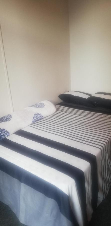 Just A Room Pretoria-Noord Extérieur photo